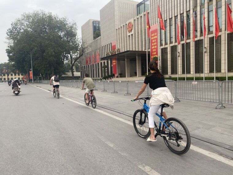 hanoi-bike-tour-through-hidden-gems-and-banana-island