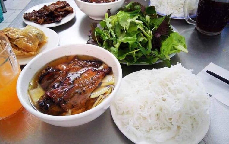 hanoi-city-food-tour-by-vespa-by-night