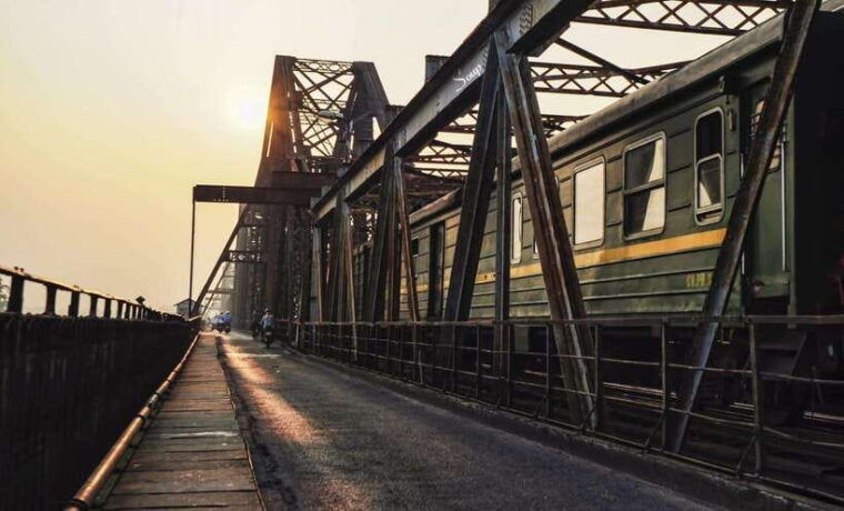 hanoi-city-motorbike-to-old-quarter-ho-chi-minh-tomb