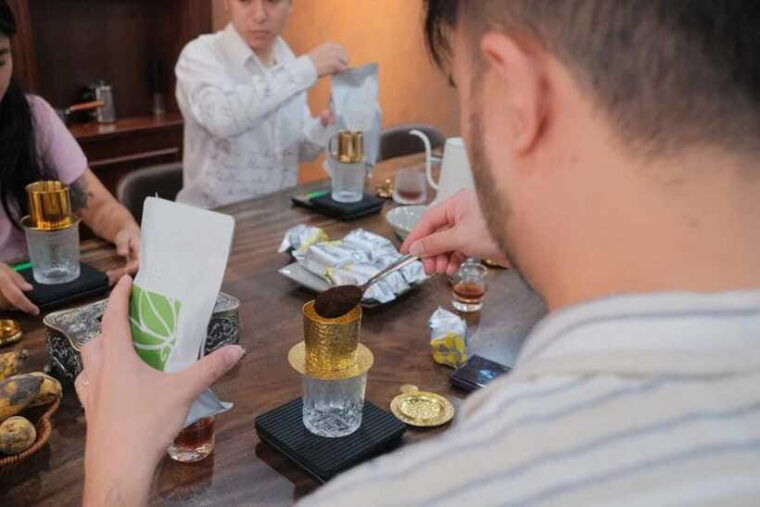 hanoi-coffee-workshop-with-traditional-meal-and-wines