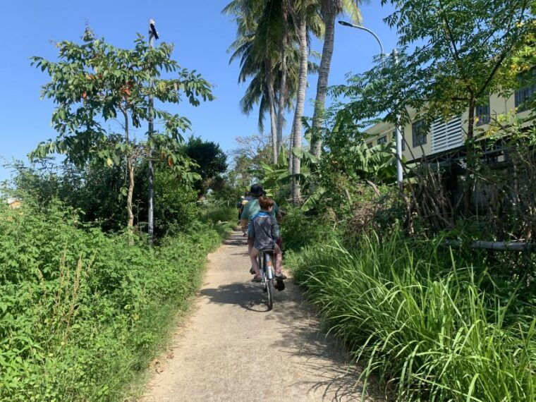 hanoi-countryside-bike-tour-red-river-culture-daily-life