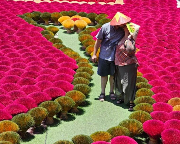hanoi-craft-village-conical-hats-incense-and-train-street