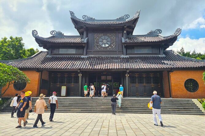 Hanoi: Deluxe Day Trip explore Bai Dinh Pagoda, Trang An Grottoes - Key Points