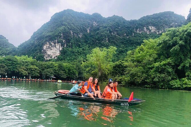 Hanoi: Deluxe Day Trip explore Bai Dinh Pagoda, Trang An Grottoes - The Itinerary in Detail