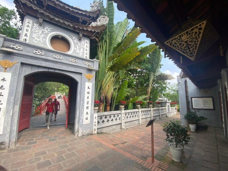 hanoi-explore-backstreets-local-life