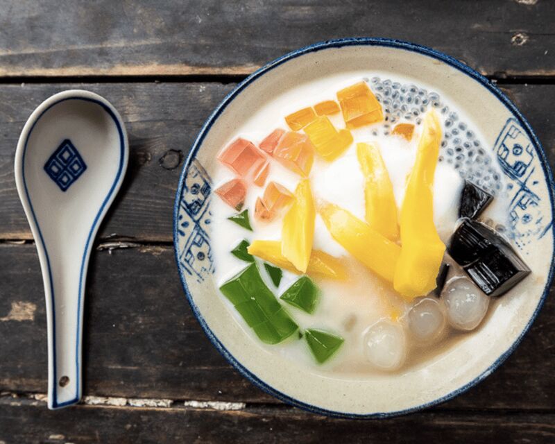 Hanoi: Food and Sightseeing Vespa Tour with 7 Tastings - A Closer Look at the Vintage Vespa Experience