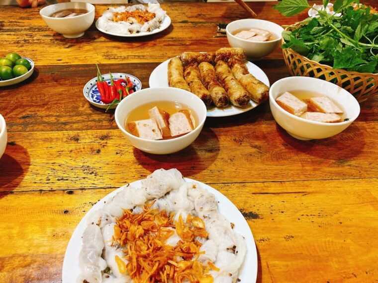 hanoi-food-and-sightseeing-vespa-tour-with-7-tastings