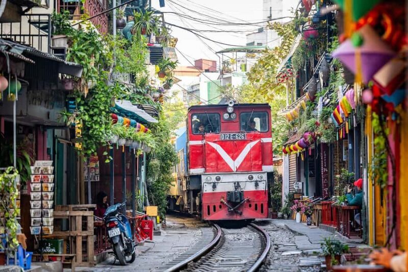 Hanoi: Food tour & Train Street visit small group 6-pax - Key Points