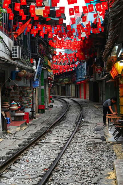 Hanoi: Foodie-Led Street Food Tour with Train Street Visit - An In-Depth Look at the Experience