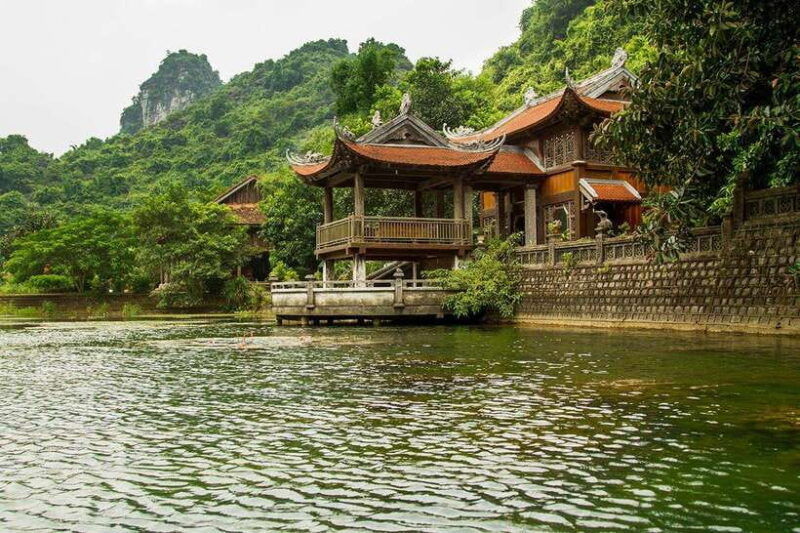 hanoi-full-day-exploring-hoa-lu-and-trang-an-grottoes