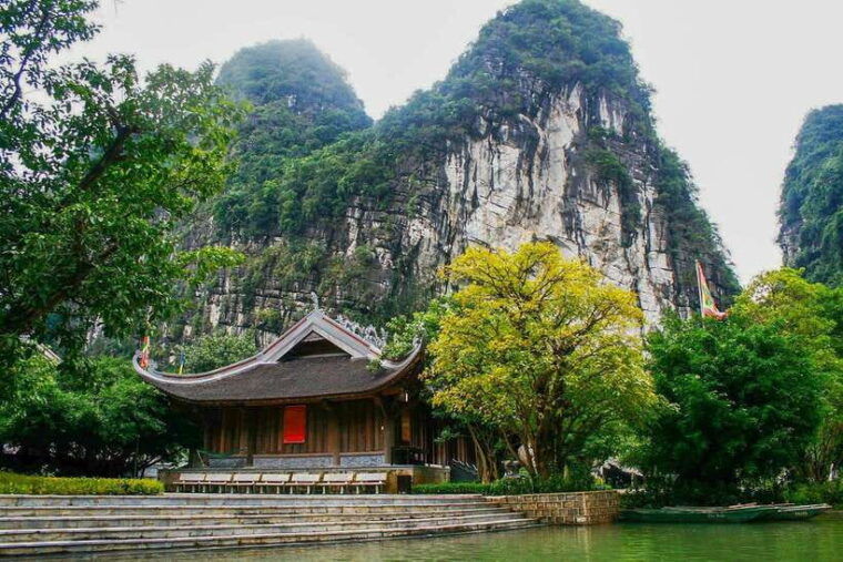 hanoi-full-day-exploring-hoa-lu-and-trang-an-grottoes