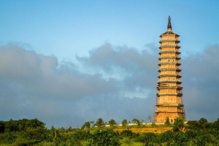 hanoi-full-day-exploring-hoa-lu-and-trang-an-grottoes