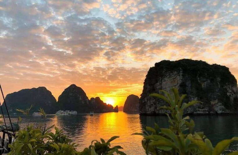 hanoi-full-day-halong-bay-cruise-with-kayak-caves-lunch