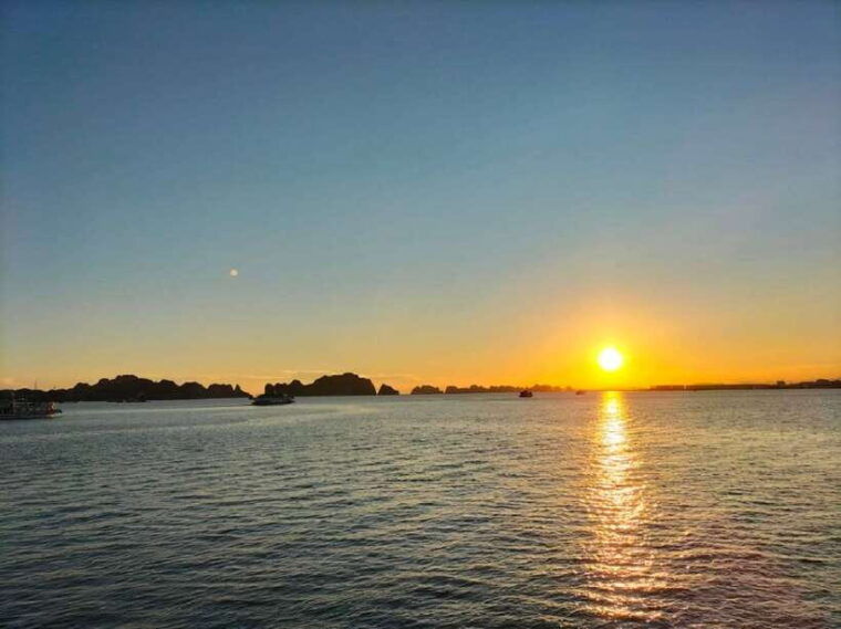 hanoi-full-day-halong-bay-cruise-with-swimming-kayak-tour