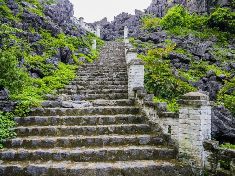 hanoi-full-day-tour-of-hoa-lu-tam-coc-and-the-mua-cave