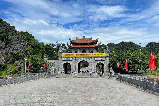 Hanoi: Full-Day Trip to Hoa Lu, Tam Coc, Biking, Boating & Lunch - The Itinerary in Detail