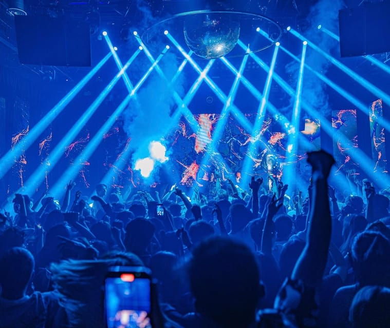 hanoi-guided-bar-crawl-with-drinks-and-nightclub-entry