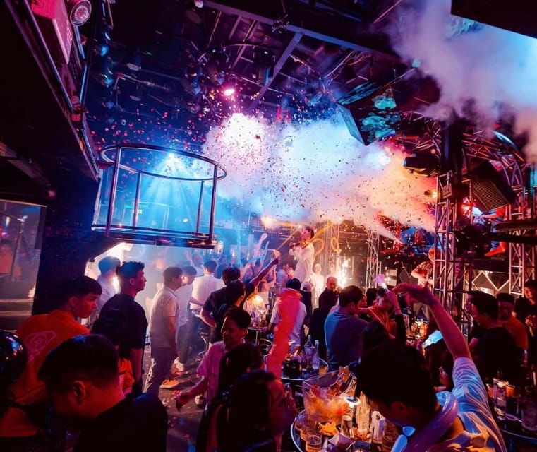 hanoi-guided-bar-crawl-with-drinks-and-nightclub-entry