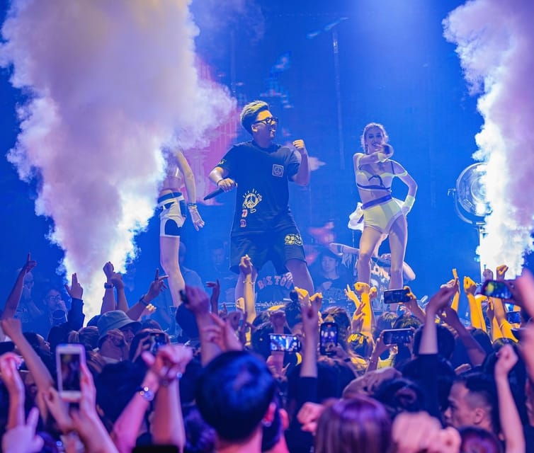 hanoi-guided-bar-crawl-with-drinks-and-nightclub-entry