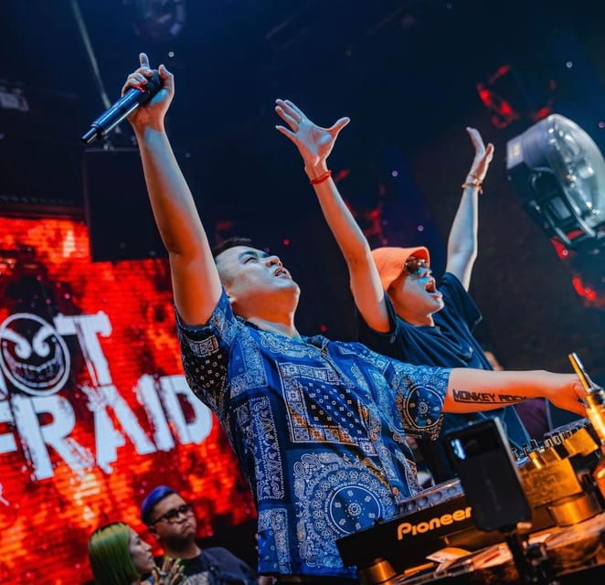 hanoi-guided-bar-crawl-with-drinks-and-nightclub-entry