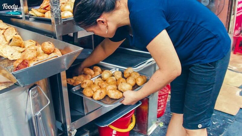 hanoi-guided-food-tour-with-train-street-visit