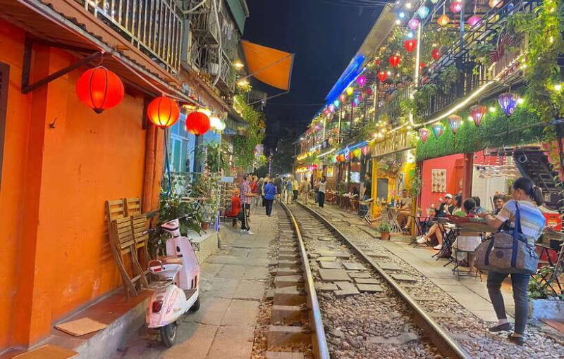 hanoi-guided-street-food-tour-with-train-street-experience