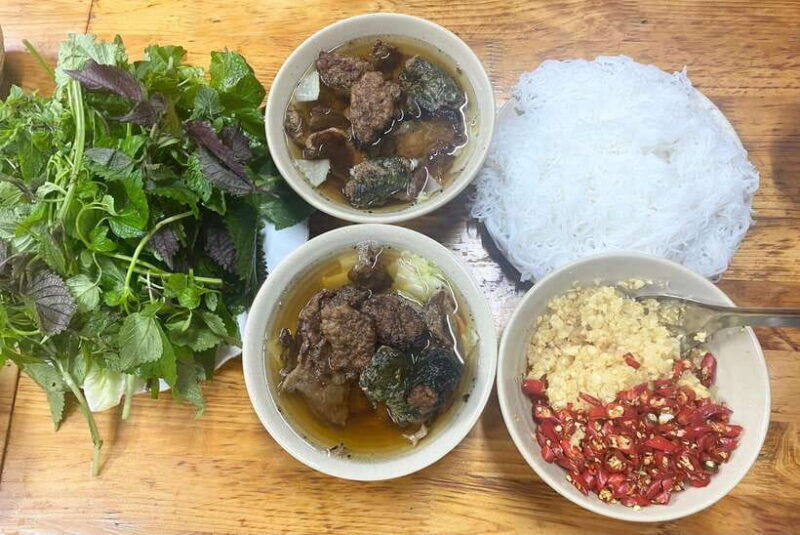 hanoi-guided-street-food-tour-with-train-street-experience