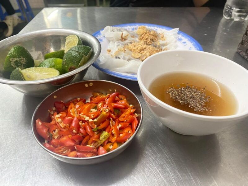 hanoi-guided-street-food-tour-with-train-street-experience