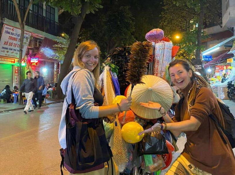 hanoi-guided-street-food-tour-with-train-street-experience