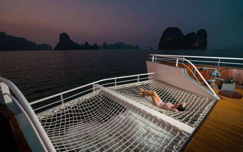 hanoi-ha-long-bay-cruise-5-stars-and-kaykaying