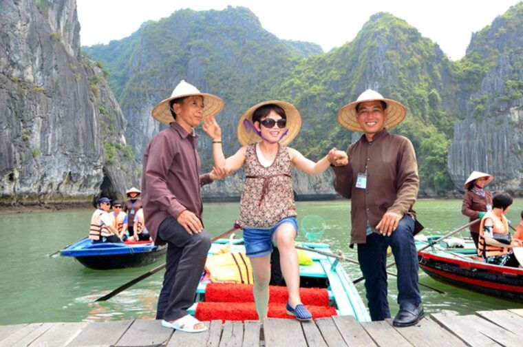 hanoi-ha-long-bay-cruise-day-tour-visit-titop-island-cave