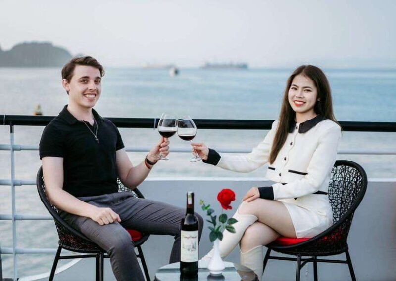 Hanoi/Ha Long: Ha Long Bay Luxury Day Cruise by Catamaran - The Experience in Detail