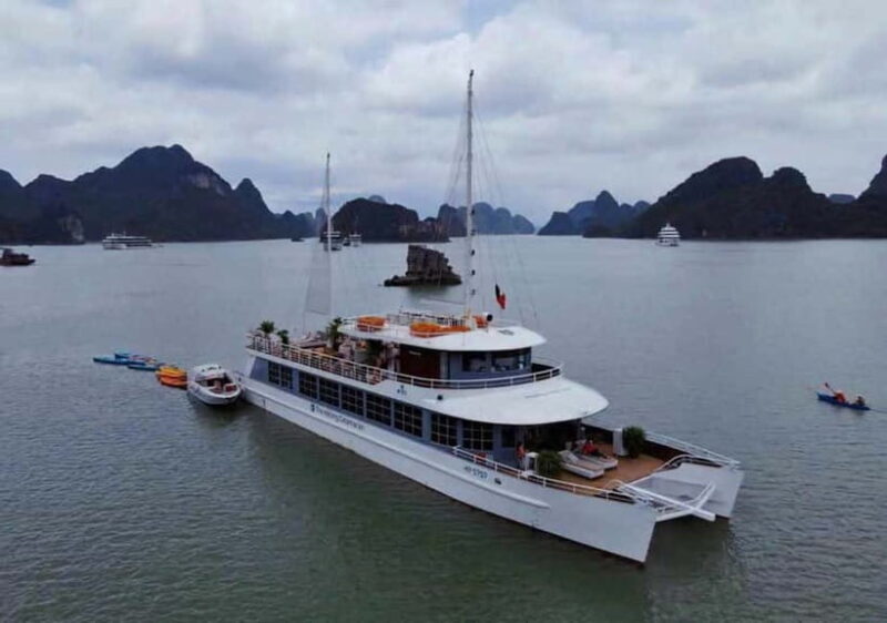 Hanoi/Ha Long: Ha Long Bay Luxury Day Cruise by Catamaran - Practical Tips for Travelers