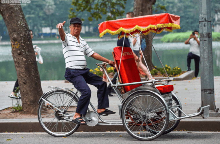 hanoi-half-day-sightseeing-tour-with-old-quarter-cyclo-ride