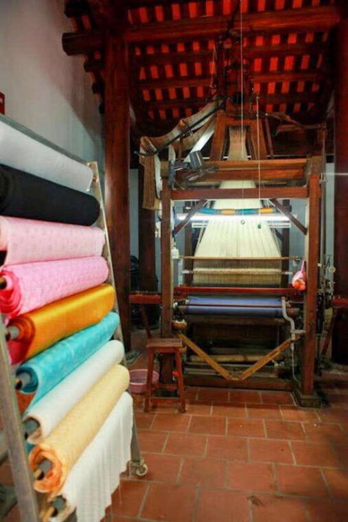hanoi-half-day-silk-weaving-journey-in-van-phuc-tour