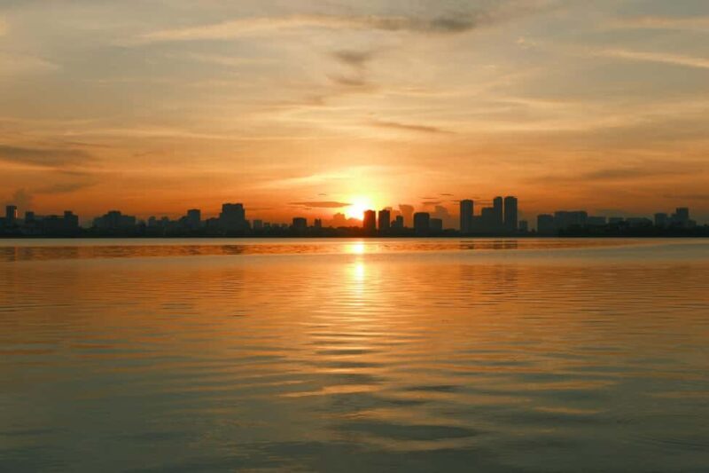 Hanoi Half-Day West Lake Cycling: Pagodas, Sunset & Bites - Discover Hanoi’s West Lake on Two Wheels: A Practical & Authentic Cycling Experience