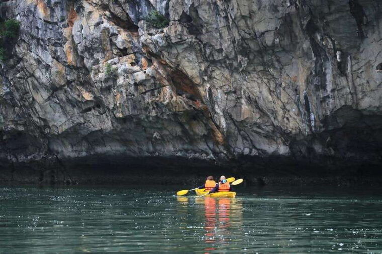 hanoi-halong-lan-ha-bay-cruise-with-limousine-transfer-2