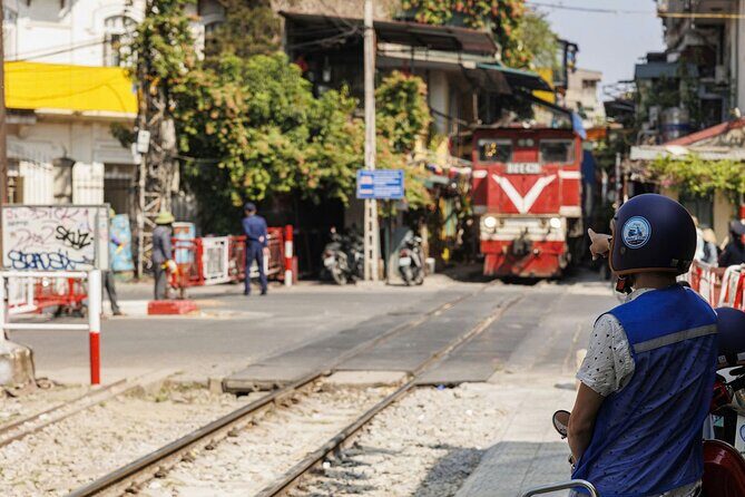 Hanoi Highlights Half-day Vespa Tour: REAL Hanoi, Culture & Food - Wrapping Up at Local Markets and Food Spots