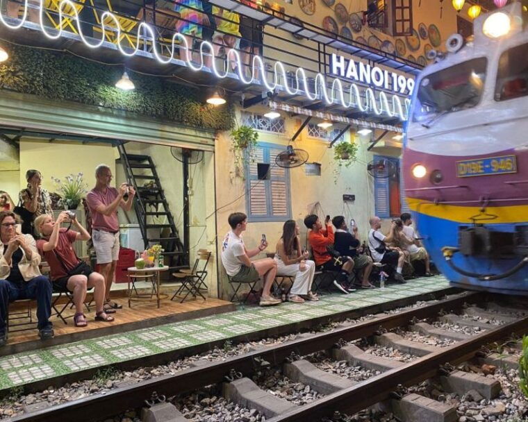 hanoi-historic-army-jeep-culture-sightseeing-and-fun