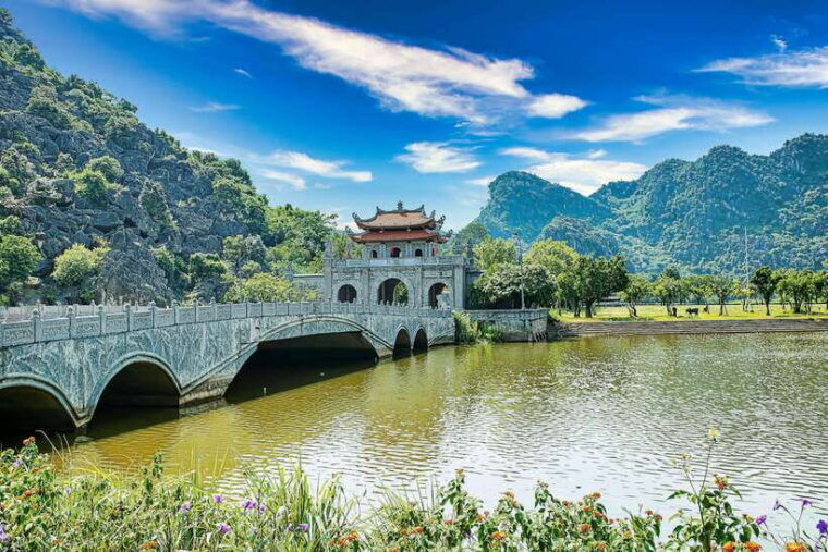 hanoi-hoa-lu-trang-an-and-mua-cave-full-day