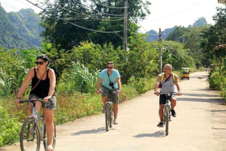 hanoi-lan-ha-bay-cat-ba-island-day-trip-on-luxury-cruise