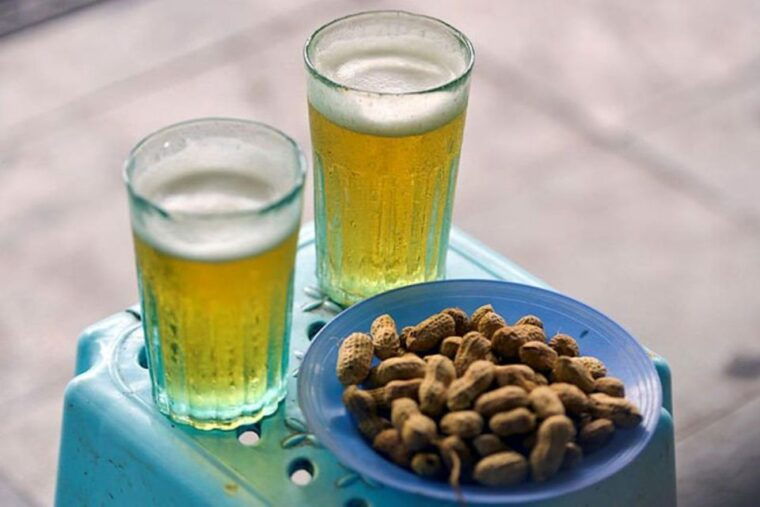 hanoi-local-fresh-beer-and-culinary-tour-with-train-street