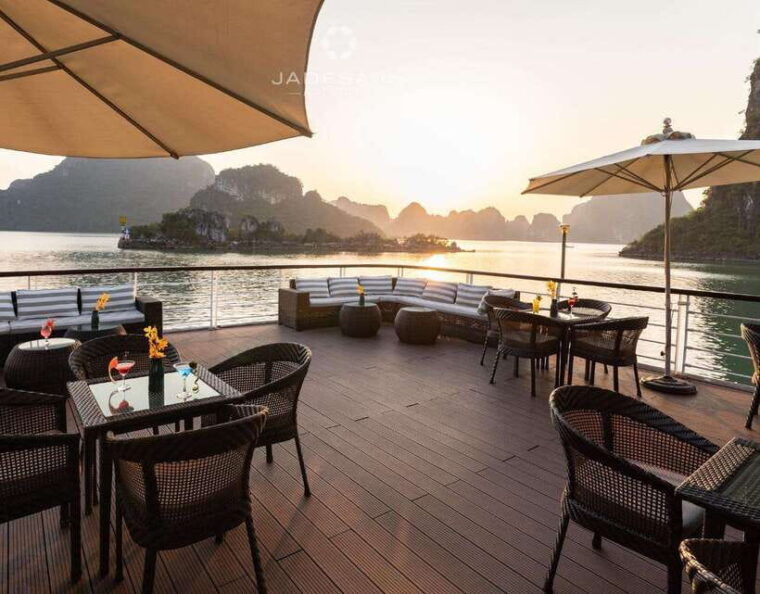hanoi-luxury-lan-ha-bay-jade-sails-cruise-with-buffet-lunch