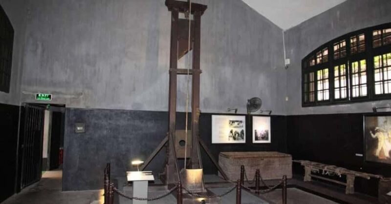 Hanoi: Military History Museum, Hoa Lo Prison & Gardens Tour - FAQ