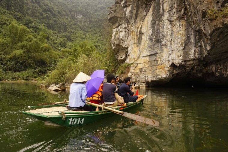 hanoi-mua-cave-tuyet-tinh-coc-pagoda-trang-an-boat-tour