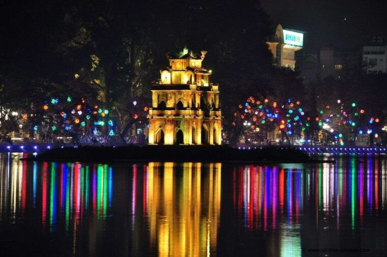 hanoi-night-lights-food-tour-by-motorbike