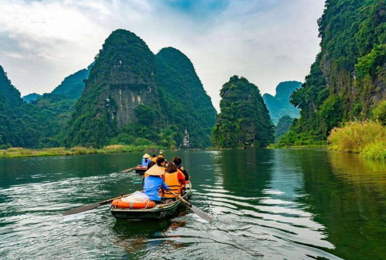 hanoi-ninh-binh-bai-dinh-trang-an-and-mua-cave-day-tour
