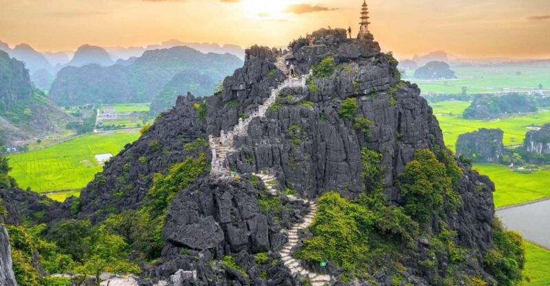 hanoi-ninh-binh-day-trip-visit-hoa-lu-tam-coc-mua-cave