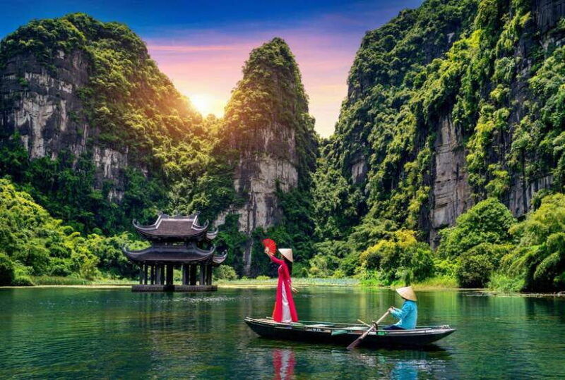 hanoi-ninh-binh-full-day-trang-an-hoa-lu-mua-cave-lunch