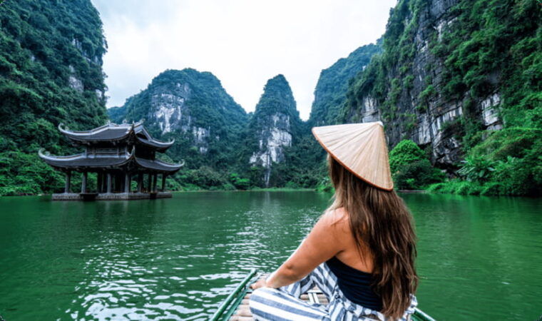 hanoi-ninh-binh-full-day-trang-an-hoa-lu-mua-cave-lunch